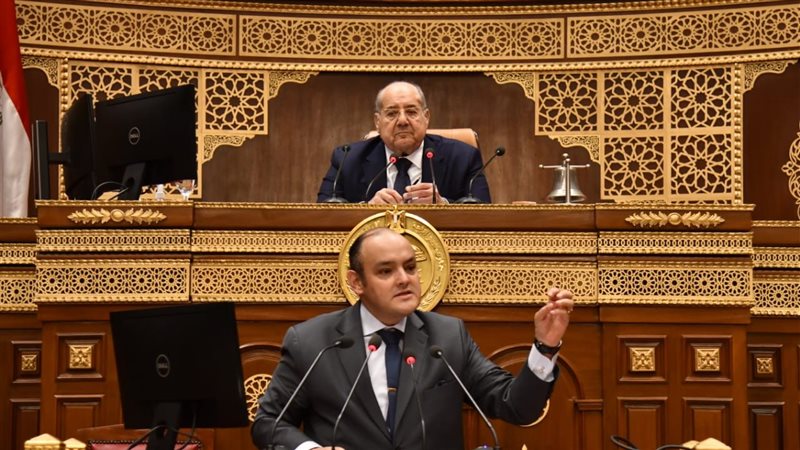 وزير الصناعة أمام