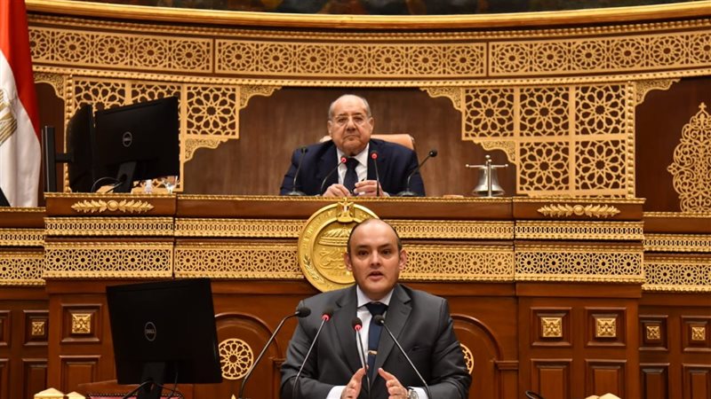 وزير الصناعة أمام