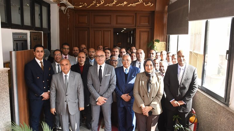 جامعة عين شمس، فيتو
