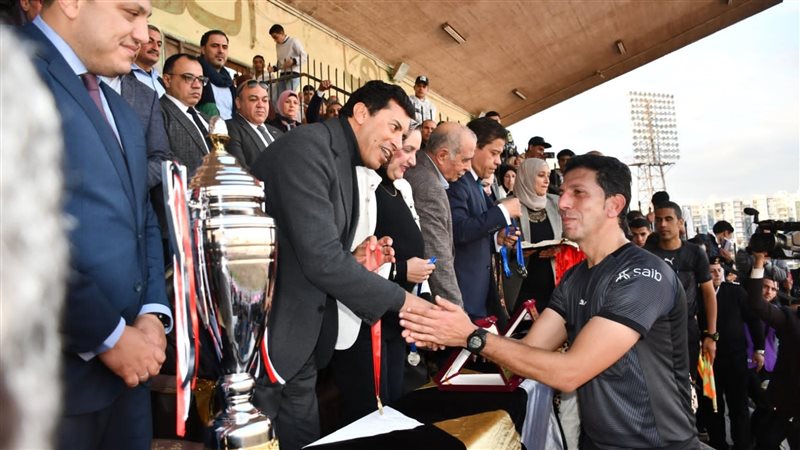 أشرف صبحي يكرم البرامون،فيتو
