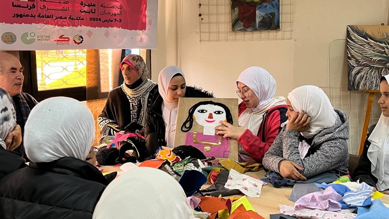 جانب من الورشة بمكتبة