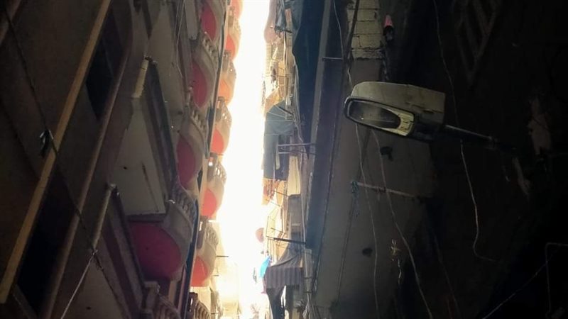 العقاران المائلان