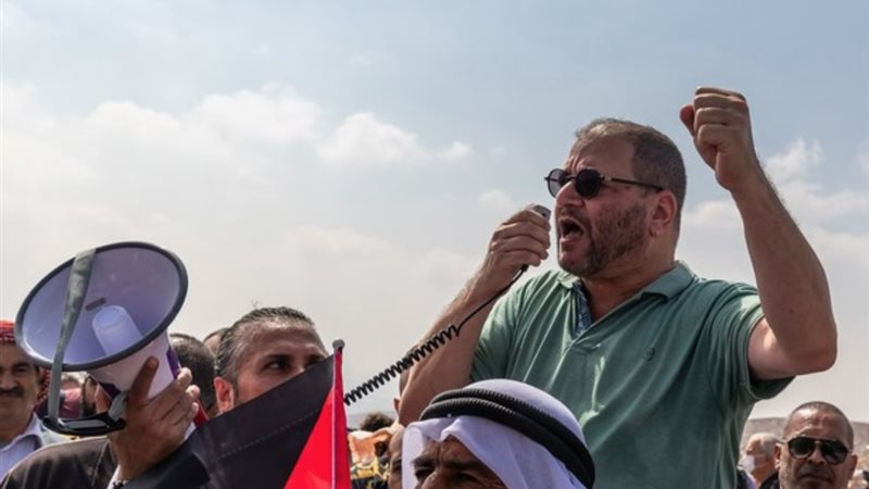 عوفي كاسيف يصفع الاحتلال