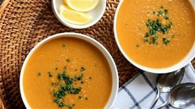 طريقة عمل شوربة العدس الاصفر، اكلة الشتاء اللذيذة والموفرة