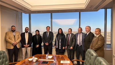 السياحة تبحث تنفيذ رحلات جوية من أبو ظبي ودول شرق آسيا للمطارات المصرية