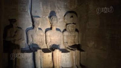 لحظة تعامد الشمس على تمثال رمسيس بمدينة أبوسمبل فى أسوان (صور)