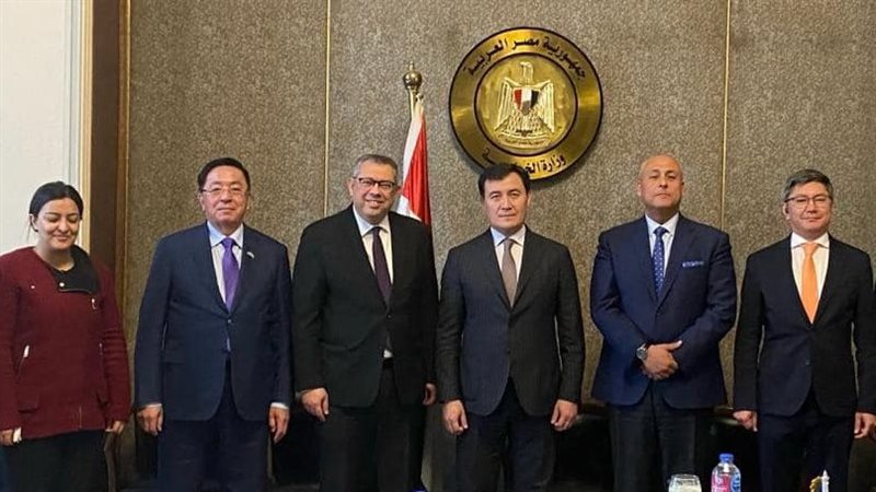 المشاورات السياسية