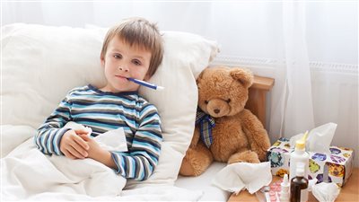 سلوكيات خاطئة للأمهات مع الأطفال خلال مرضهم