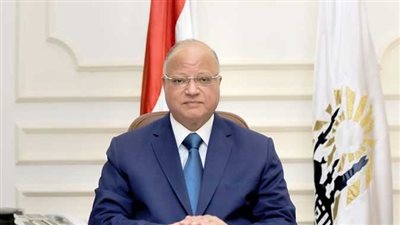 محافظ القاهرة: فرق ميدانية لتعريف المواطنين بقانون المحال العامة