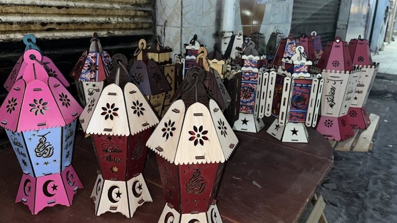 صناعة الفوانيس الخشبية