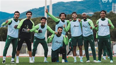 جوزيه يلقي محاضرة على لاعبي الزمالك قبل المران