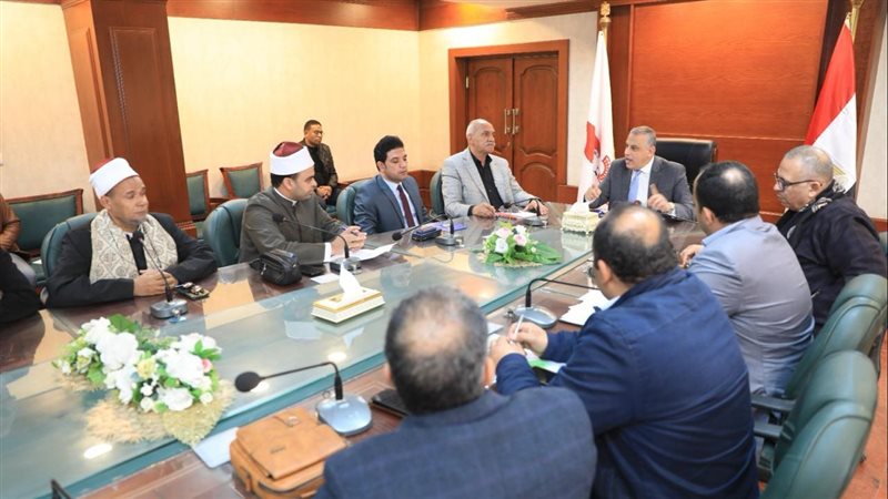 محافظ سوهاج يعقد