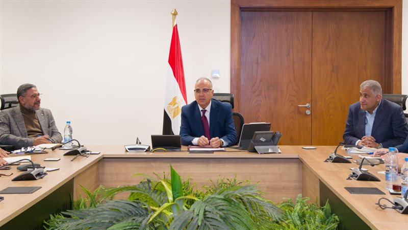 اجتماع وزير الري