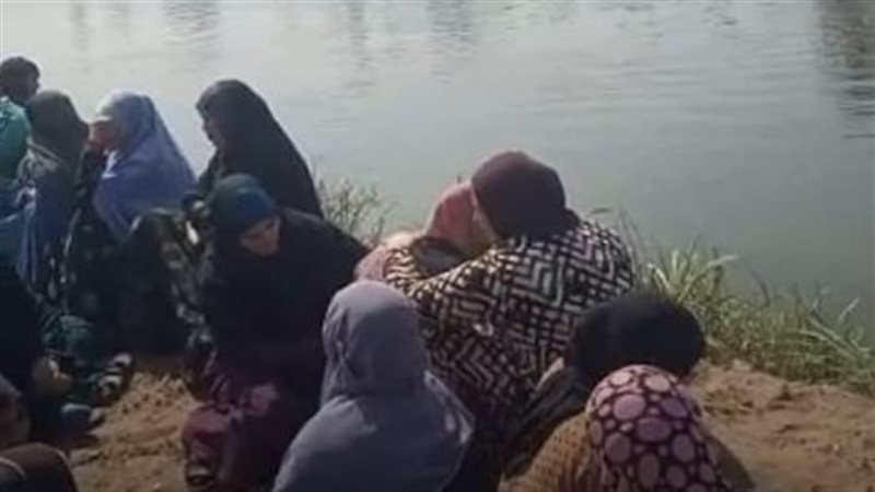الأهالي ينتظرون ضحايا