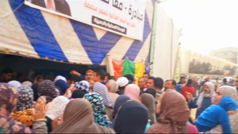 زحام كبير من المواطنين