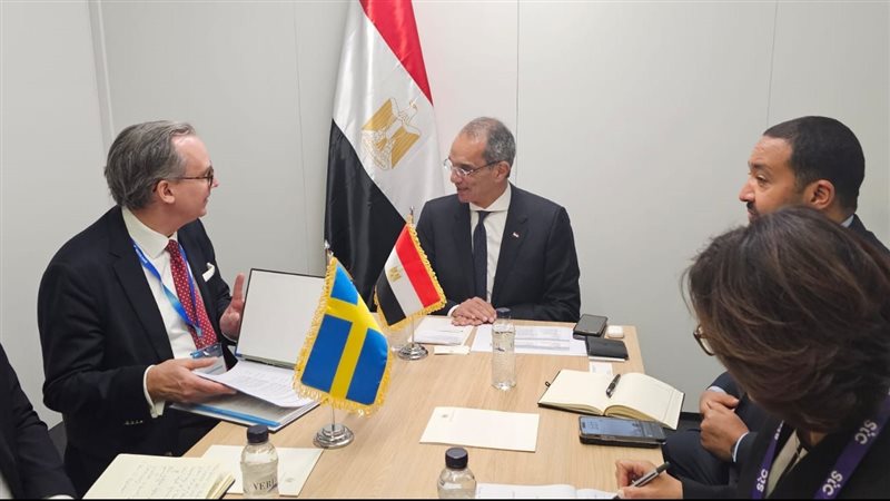 وزير الاتصالات ونائب