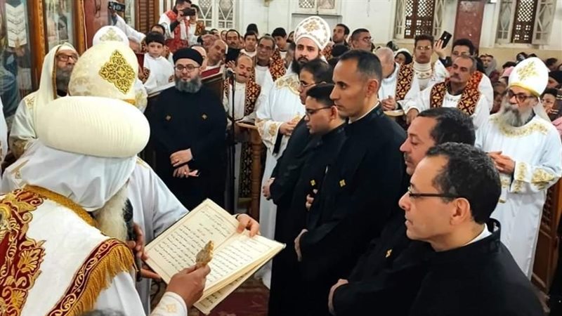 الكهنة الجدد، فيتو