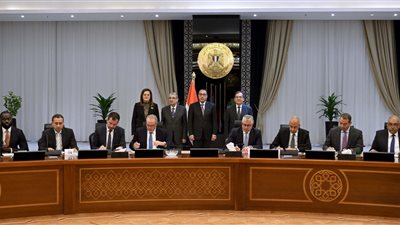 40 مليار دولار استثمارات.. الحكومة توقع 7 اتفاقيات لتنفذ مشروعات الهيدروجين الأخضر بقناة السويس 