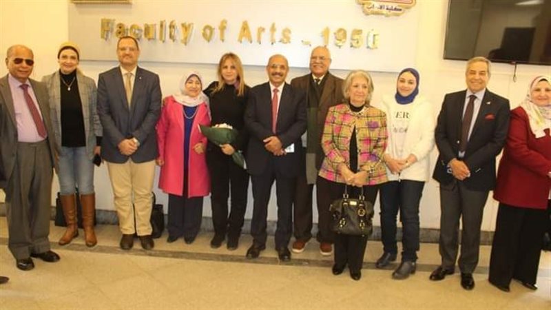 كلية الآداب جامعة