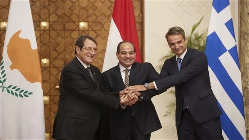 القمة الثلاثية بين