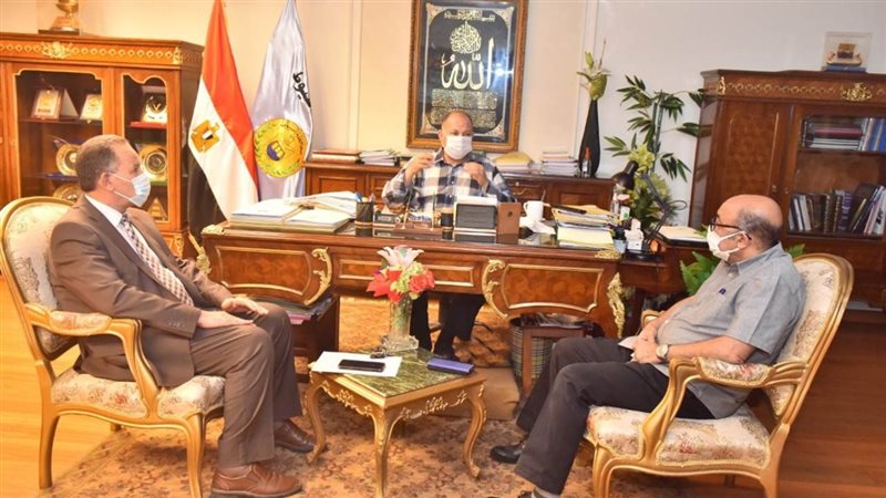 اجتماع محافظ أسيوط