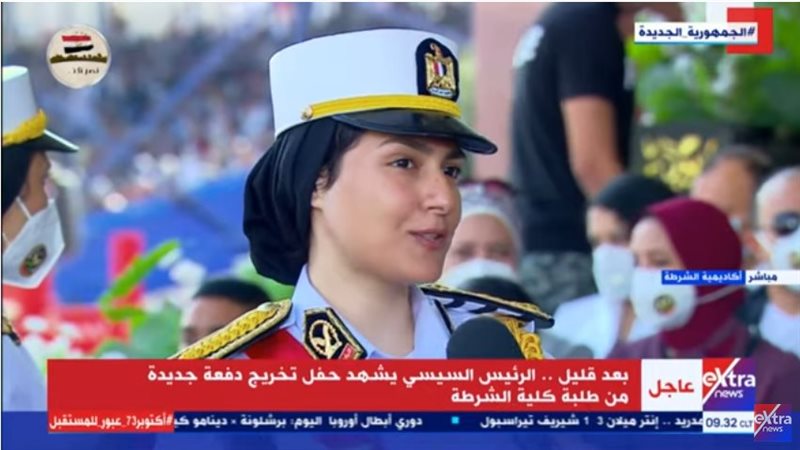 إحدى خريجات كلية