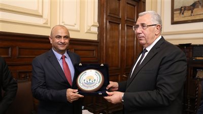 وزير الزراعة يبحث مع أمين عام وزارة الزراعة الأردني آفاق التعاون بين البلدين
