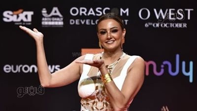 شريف رمزي وبسمة أول زوار بشرى في المستشفى| صور 