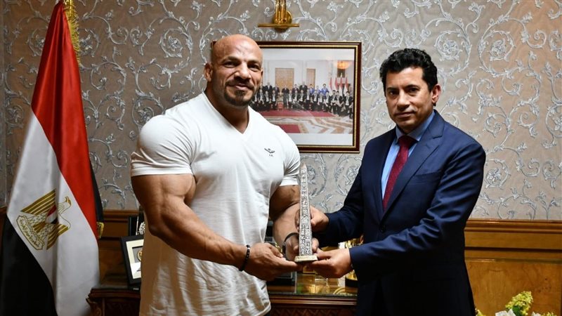 وزير الرياضة يستقبل