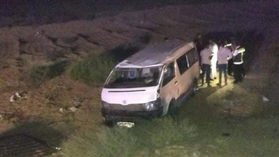 إصابة 8 أشخاص إثر انقلاب ميكروباص بكورنيش النيل