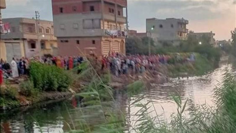 سقوط سيارة في ترعة