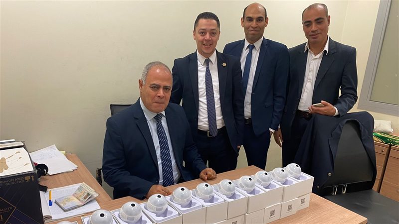لمبات التجسس بحوزة