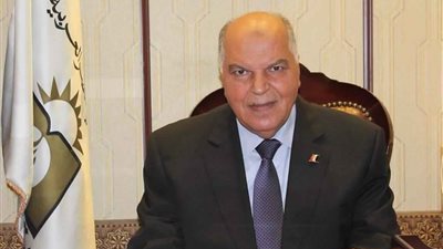 حبس ولي أمر تعدى على معلم داخل مدرسة بفايد 