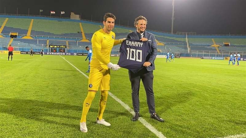 بيراميدز يحتفل بالمباراة
