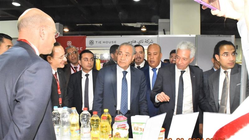 وزير التموين خلال