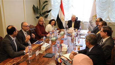 وزير التعليم العالي يبحث التعاون مع الكلية الملكية البريطانية لأمراض النساء 