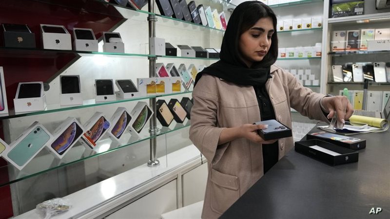 محل موبايلات في إيران،