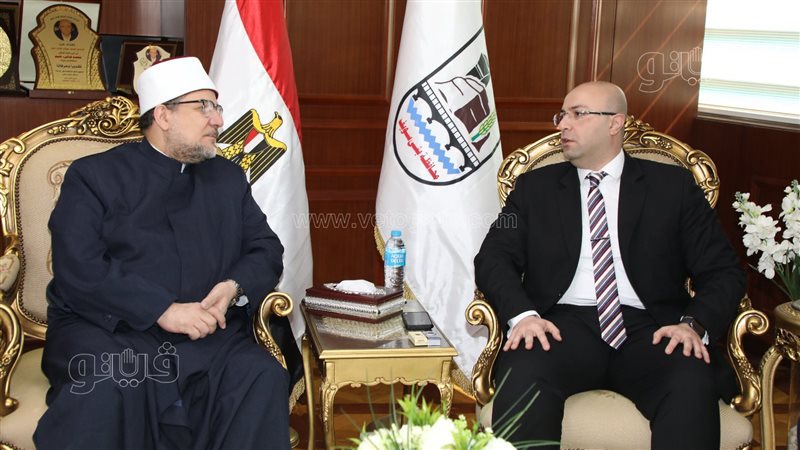 محافظ بني سويف ووزير