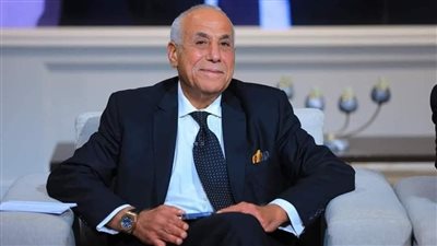 حسين لبيب يكشف سبب التعاقد مع 10 لاعبين بمركز واحد