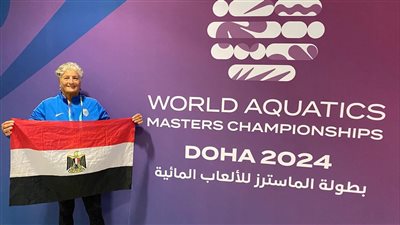 في سن السبعين، منى كامل تحتل المركز الثامن في بطولة العالم للسباحة الماستر 
