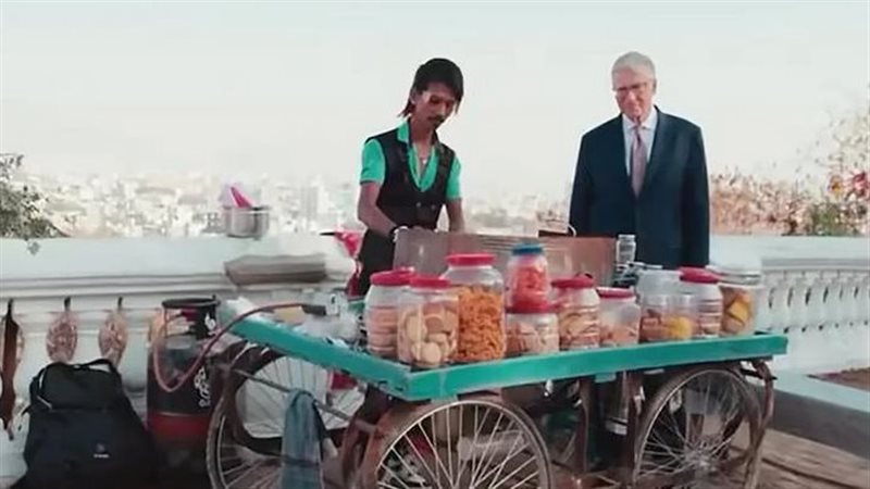بائع الشاي وبيل جيتس،