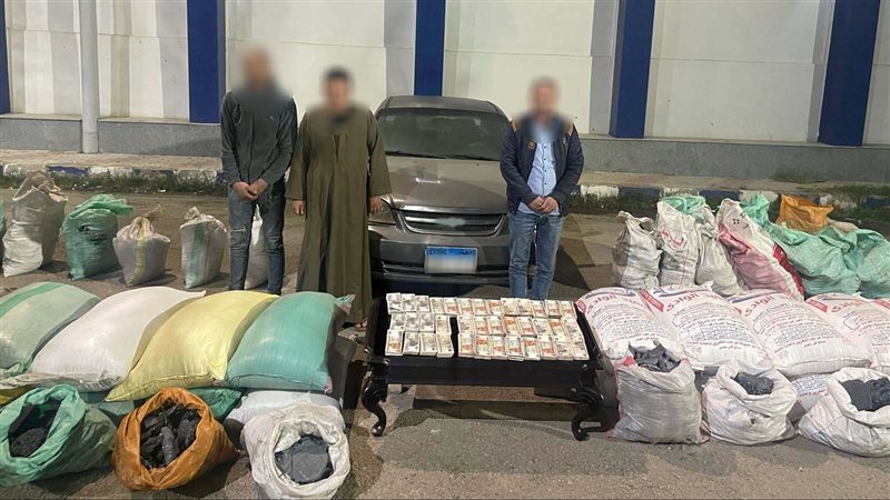 عصابة المواسير البلاستيكية