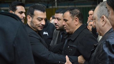 محمد فؤاد وإيهاب توفيق وصفاء أبو السعود في الصفوف الأولي لـ عزاء حلمي بكر (فيديو)