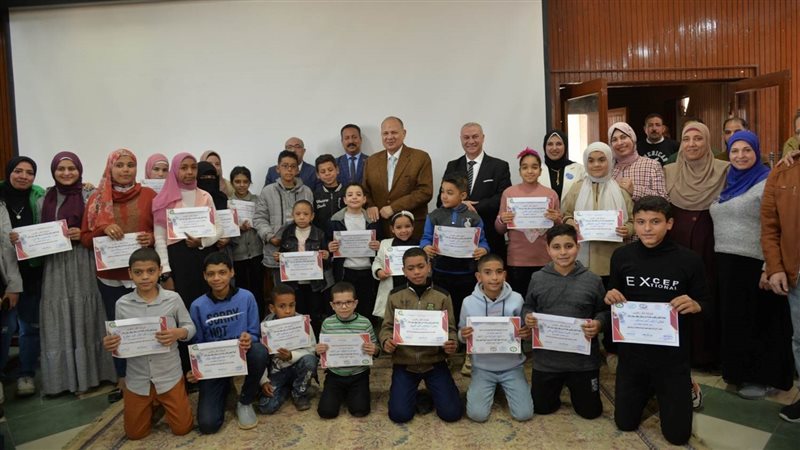 محافظ أسيوط والأطفال،