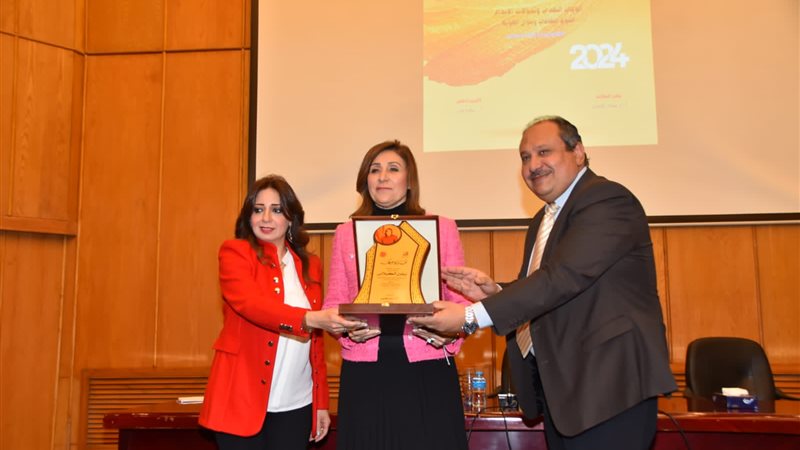 وزيرة الثقافة