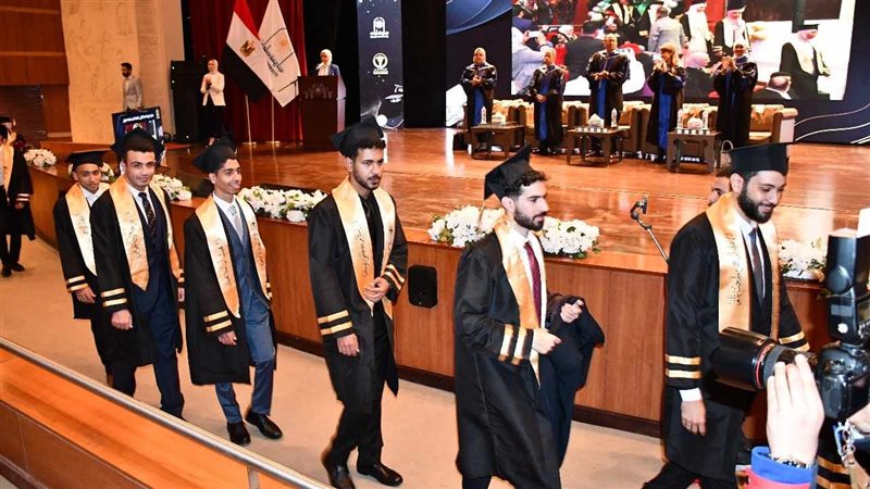 تخرج أول دفعة من