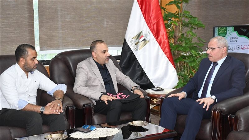 رئيس جامعة قناة السويس