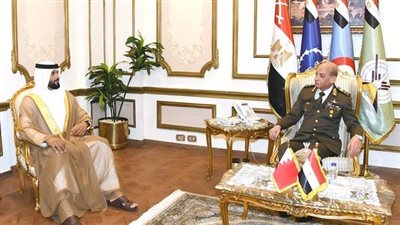 وزير الدفاع يلتقي مستشار الأمن الوطني قائد الحرس الملكي بمملكة البحرين