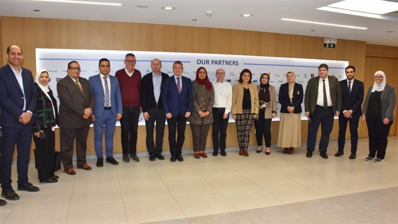 جامعة عين شمس، فيتو
