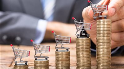 تثبيت سعر الفائدة يرسم ملامح الاقتصاد.. خبراء: رسالة للمستثمرين باستقرار السوق المصري.. ويتفادى خروج رؤوس الأموال من القطاع المصرفي 